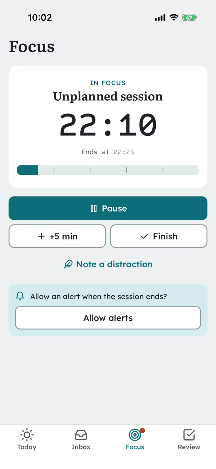 Focus on iOS after the app was force-quit for over a minute: the session is still running with the correct remaining time and the same end time